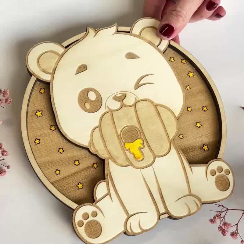 動物 木製ベビーベッドサイン – クマモチーフ 手描き木製ベビー部屋装飾 - キッズ家具 - 木製 