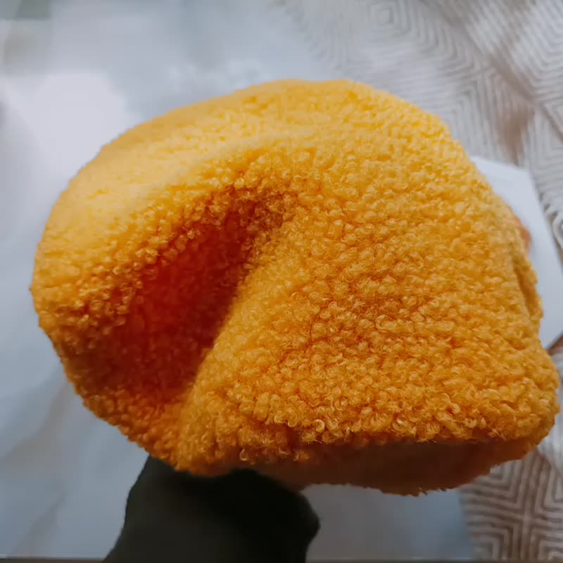 津Handmade 手作貝雷帽/毛絨絨的薑黃色搭牛仔色系 - 帽子 - 棉．麻 