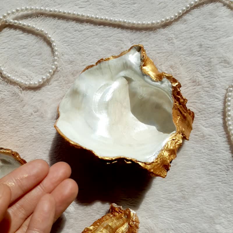 Pearl Oyster Shell Ring Dish | Accessories Display Tray | Wedding Gift - 居家收納/收納盒/收納用品 - 其他材質 金色