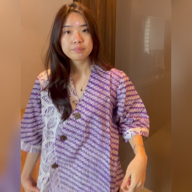 印尼蠟染斜襟拼接花布上衣 ANIKA - 紫羅蘭 - ANI001 - 女上衣/長袖上衣 - 棉．麻 紫色