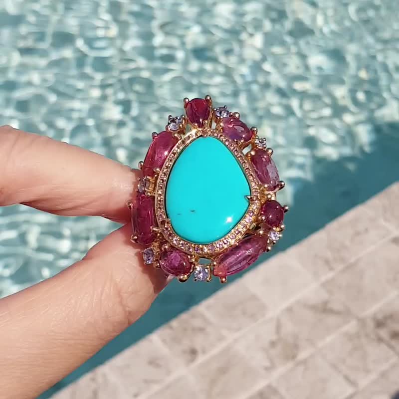 One of a kind ring! แหวน Turquoise surrounded by pink tourmaline and white topaz - แหวนทั่วไป - เครื่องเพชรพลอย สีน้ำเงิน