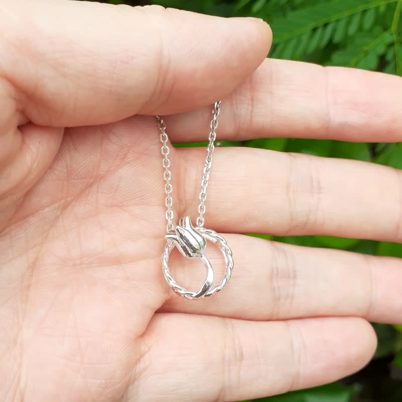 tulip silver pendant - สร้อยคอ - เงินแท้ สีเงิน