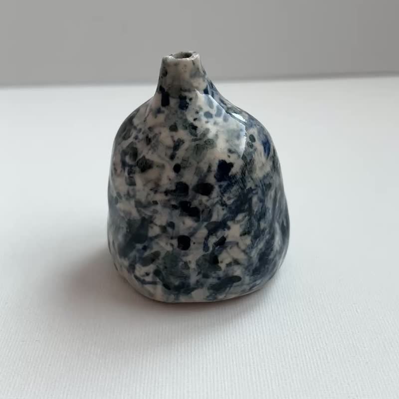 絮曲03 小花瓶 手捏陶 5.6 x6 x H 7 cm - 花瓶/花器 - 陶 