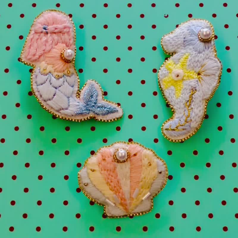 ビーズ刺繍 - おとぎ話シリーズ リトル・マーメイドブローチ - アリエル、タツノオトシゴ、パールシェル - ブローチ - その他の素材 