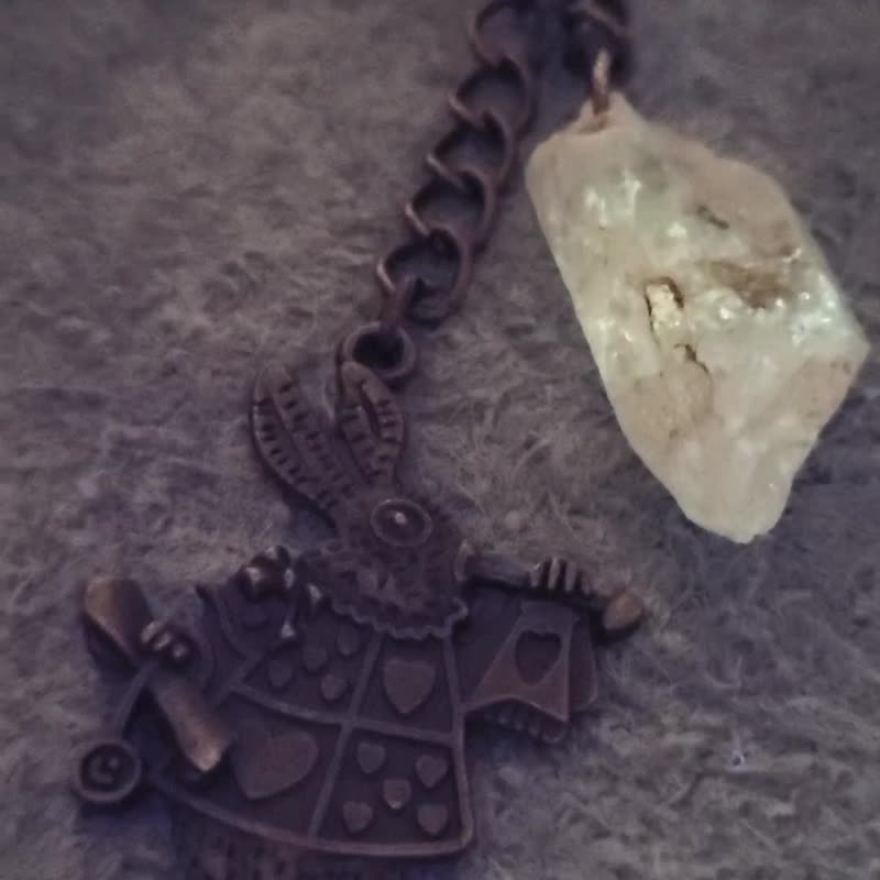 •Little Rabbit Tells You•Pakistan Oil Gall Skeleton Shining Crystal Raw Mine Bag Hanger/Key - Charms - Crystal Brown