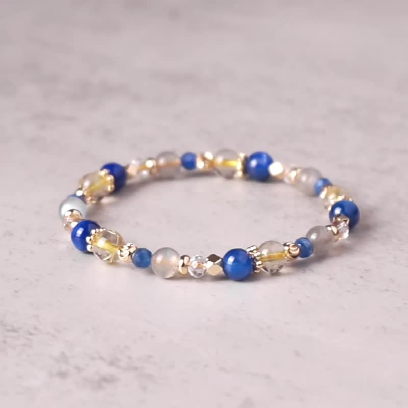 Galaxy // Kyanite Stone Crystal Labradorite White Crystal Bracelet // Communication, Confidence and Purification - สร้อยข้อมือ - คริสตัล สีน้ำเงิน