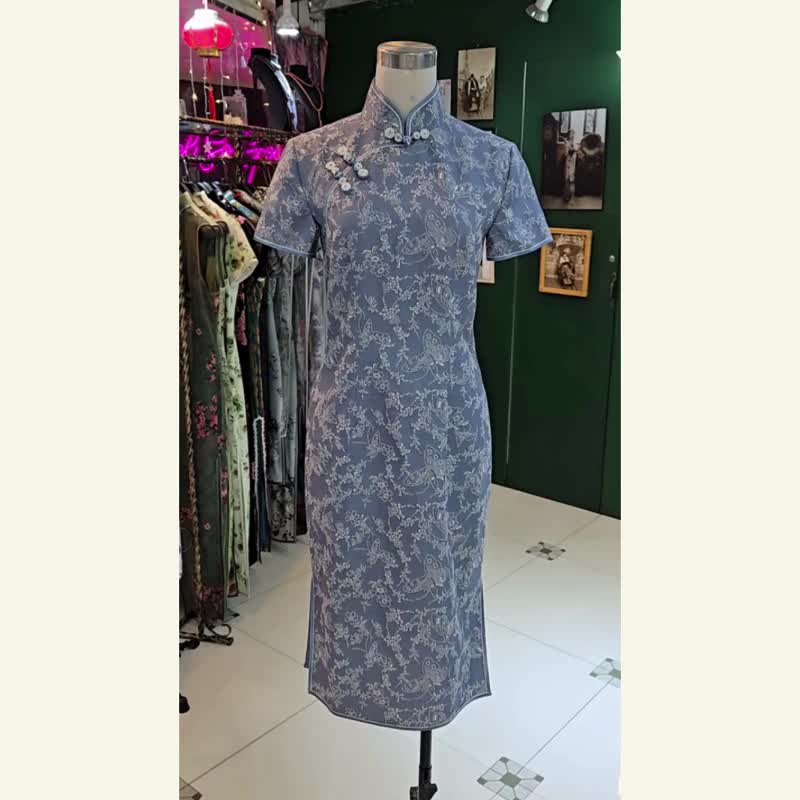 【VINTAGE】Modern Vintage-Inspired Qipao Butterfly Denim short qipao - กี่เพ้า - ผ้าฝ้าย/ผ้าลินิน สีน้ำเงิน