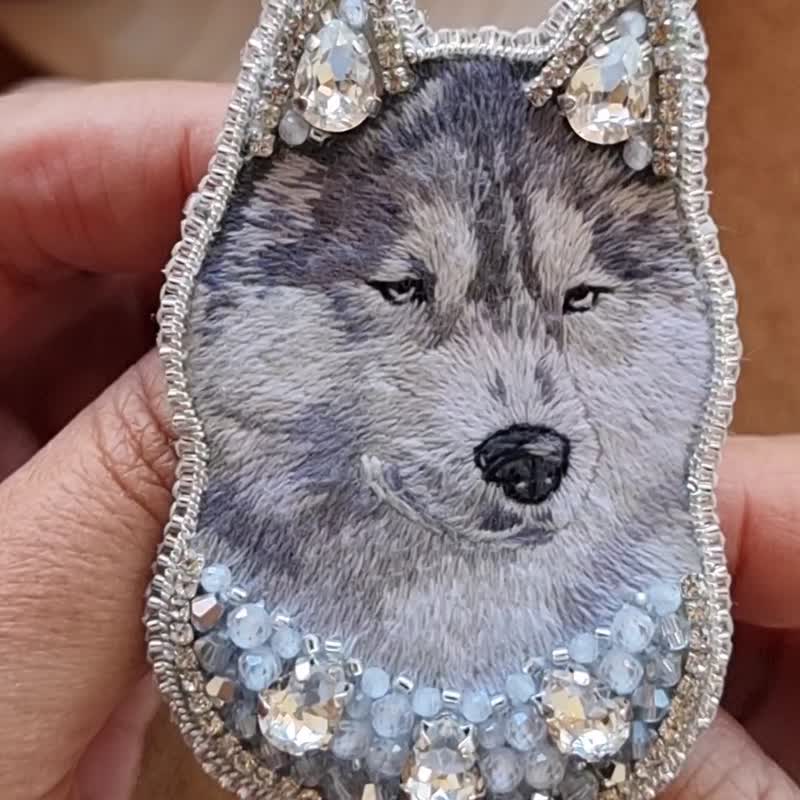 Custom Dog Portrait Brooch. Embroidered Realistic Dog Portrait. Pet memory. - 客製化寵物商品 - 繡線 