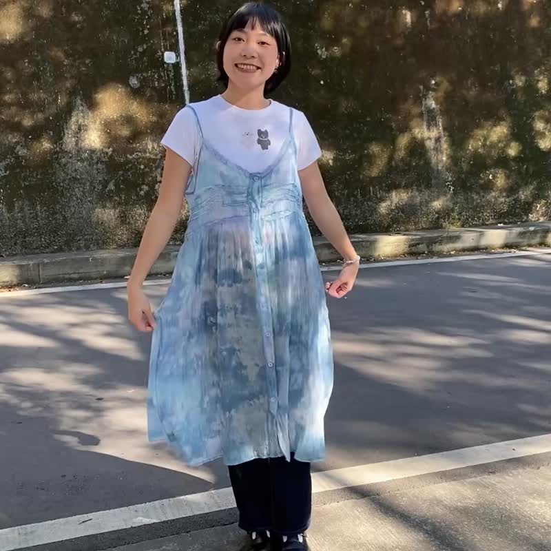 琉靛 手染細肩帶罩衫 輕薄外搭洋裝 職人手工染製 - 其他 - 棉．麻 藍色