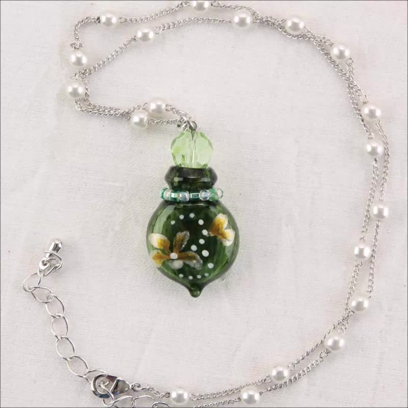 Diffuser Necklace Cherish Colored with Flower Aroma Vial Yellow-Green Color - Necklaces - Colored Glass Green