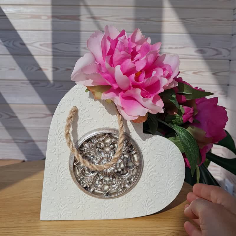 Handmade white wood vase with artificial flowers Unique decor for table, shelf - 乾燥花/永生花 - 木頭 白色