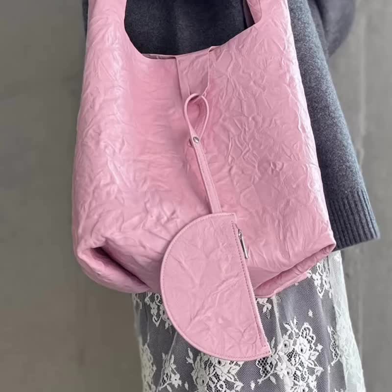 Half Moon Pouch Pink_Sheep Crinkle - 零錢包/小錢包 - 真皮 