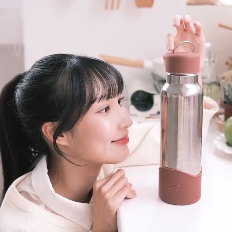 【贈配件】經典袋鼠瓶2代 700ml 贈茶隔&粗吸管&吸管套&吸管瓶刷 - 保溫瓶/保溫杯 - 其他金屬 多色