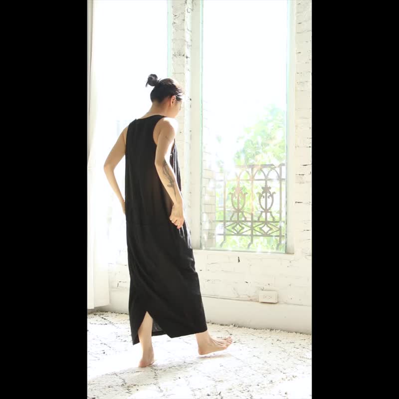 OMAKE 後交疊開衩V領洋裝 / 菱紋布 深藍 - 洋裝/連身裙 - 棉．麻 藍色