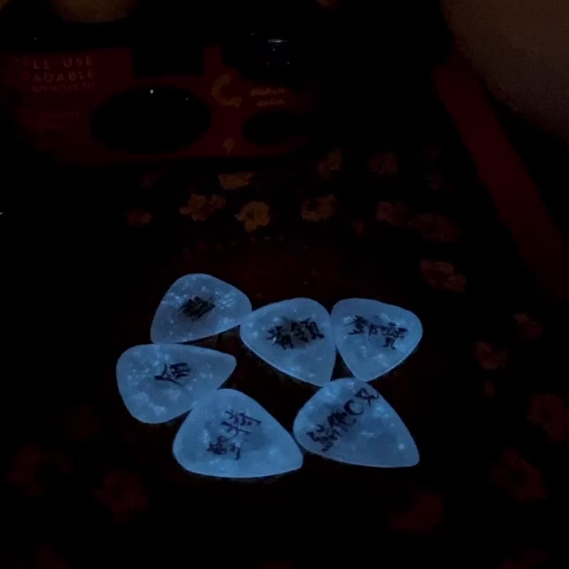 [Customized Gift] Luminous Single Flower Hydrangea Single Guitar Pick Flowers Guitar Pick - อุปกรณ์กีตาร์ - เรซิน ขาว