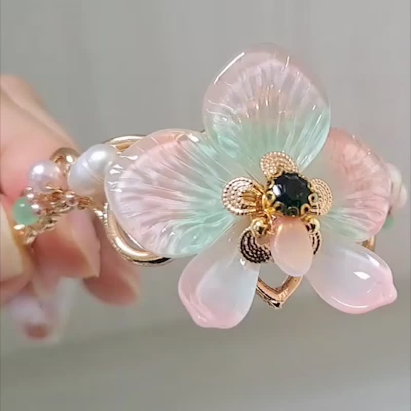 Glass Phalaenopsis series [pink and green two-color] ~ bracelet + earrings (hook type can be changed to clip type) - Bracelets - Glass Pink