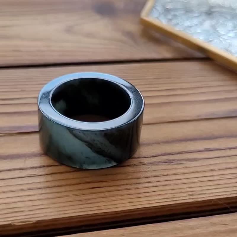 【純翠】天然翡翠 冰烏雞沉穩內斂雅痞方戒班指20號戒圈附台灣證 - 戒指 - 玉石 黑色