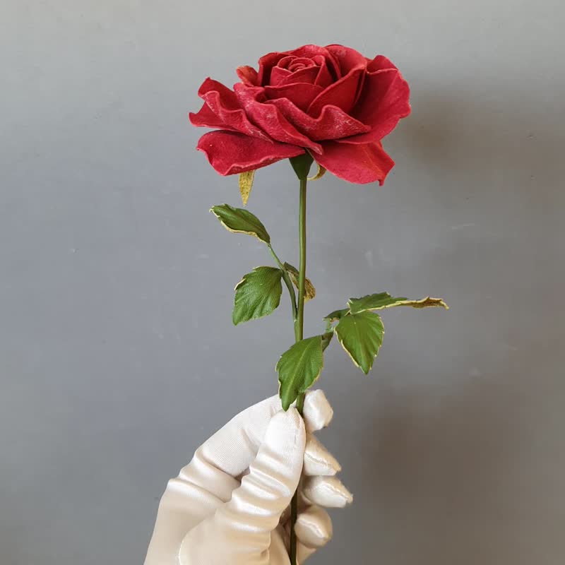 紅色皮革玫瑰長莖 Red leather rose long stem 3th anniversary gift for her, 3rd weddind - ตกแต่งผนัง - หนังแท้ สีแดง