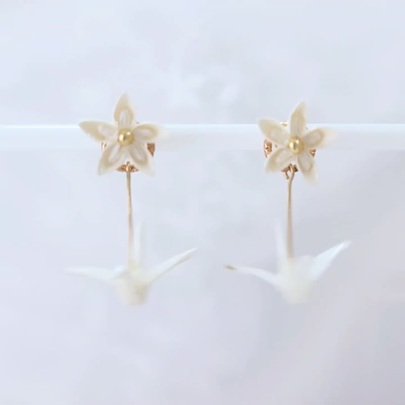 2way │小さな花と揺れる折り鶴の和風ピアス/イヤリング │ホワイト - 耳環/耳夾/耳骨夾 - 紙 白色