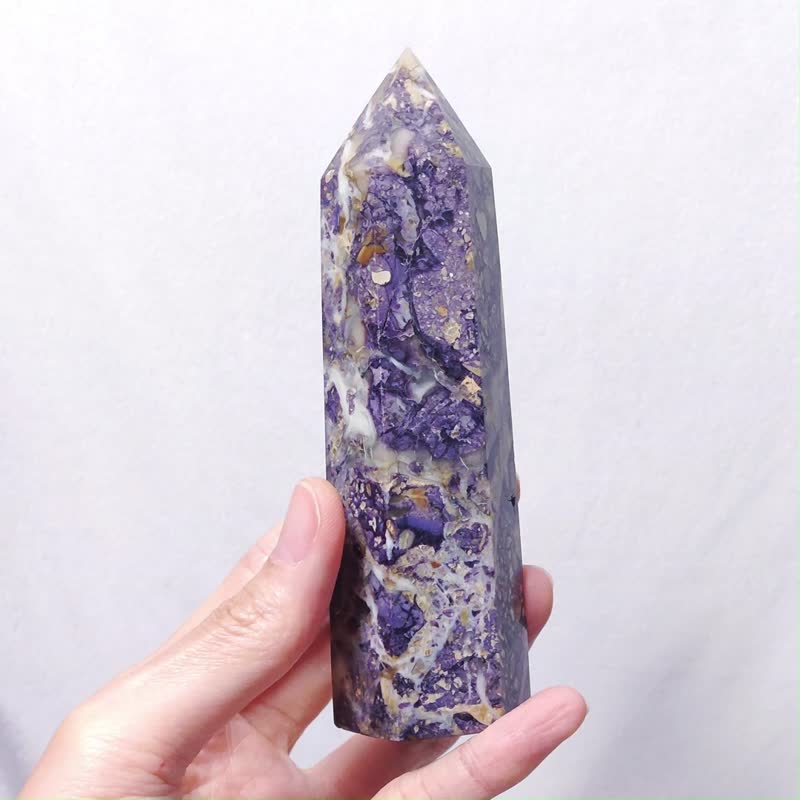 Rare gold-spotted fluorite root collectible gold seal purple ribbon Yao Huang Wei Zi Wealth Wisdom Lucky Crystal Pillar - ของวางตกแต่ง - เครื่องเพชรพลอย สีม่วง