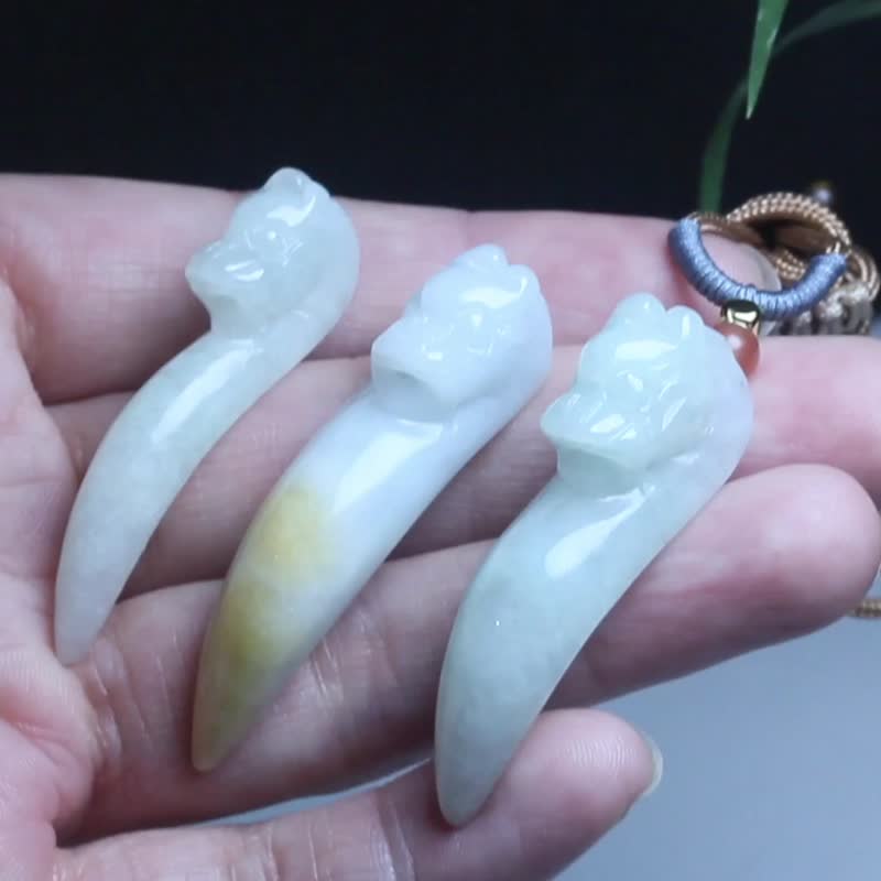 【狼牙】天然翡翠吊墜/男士項鏈/霸氣復古懷舊/手工雕刻設計玉石 - 項鍊 - 玉石 白色