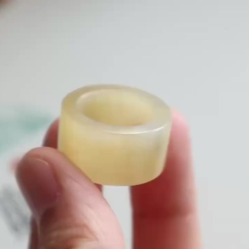 天然和田玉指環戒指 新疆糖料黃金糖色厚脂型細膩油潤內徑16.8mm - 戒指 - 玉石 