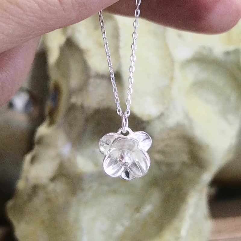 Pure white jasmine 925 sterling silver pendant - small - สร้อยคอ - เงินแท้ สีเงิน