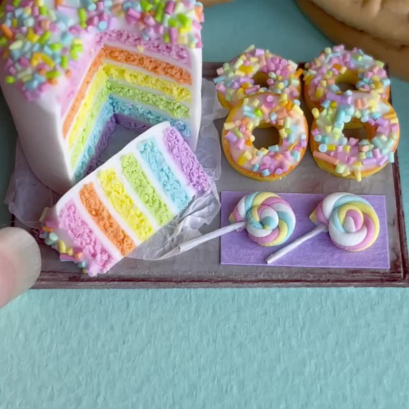 Miniature pastries for a dollhouse - ตุ๊กตา - โลหะ หลากหลายสี