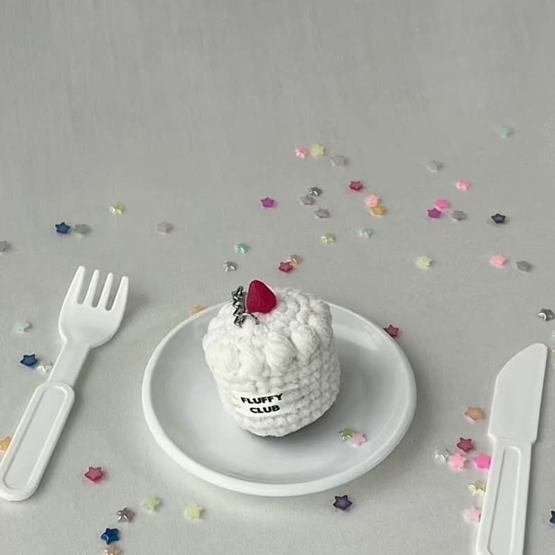 MINI CAKE KEYCHAIN (PINK CREAM) - 鑰匙圈/鑰匙包 - 繡線 粉紅色