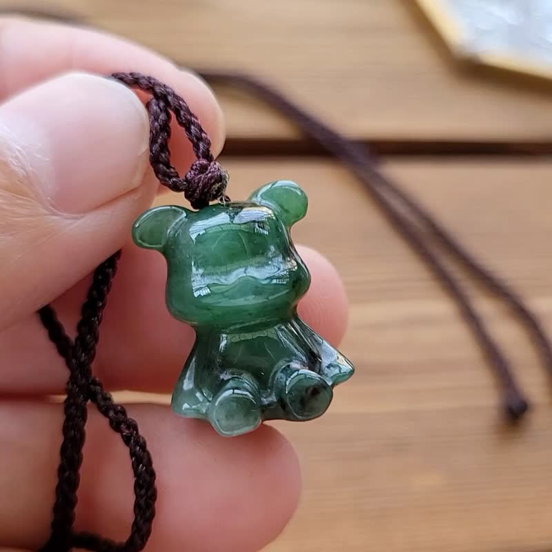 【親翠】天然翡翠 冰陽綠飄花好美的坐姿熊調整式繩鏈 - 項鍊 - 玉石 