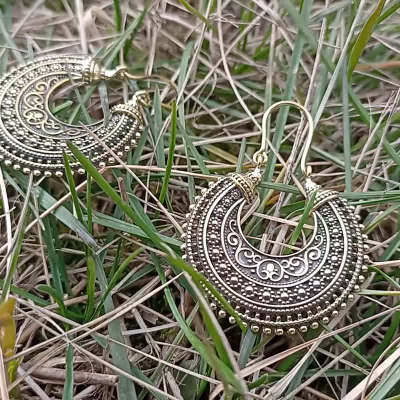 Cute handmade brass colt earrings,handmade ukrainian earrings,handmade ukrainian - 耳環/耳夾/耳骨夾 - 銅/黃銅 金色
