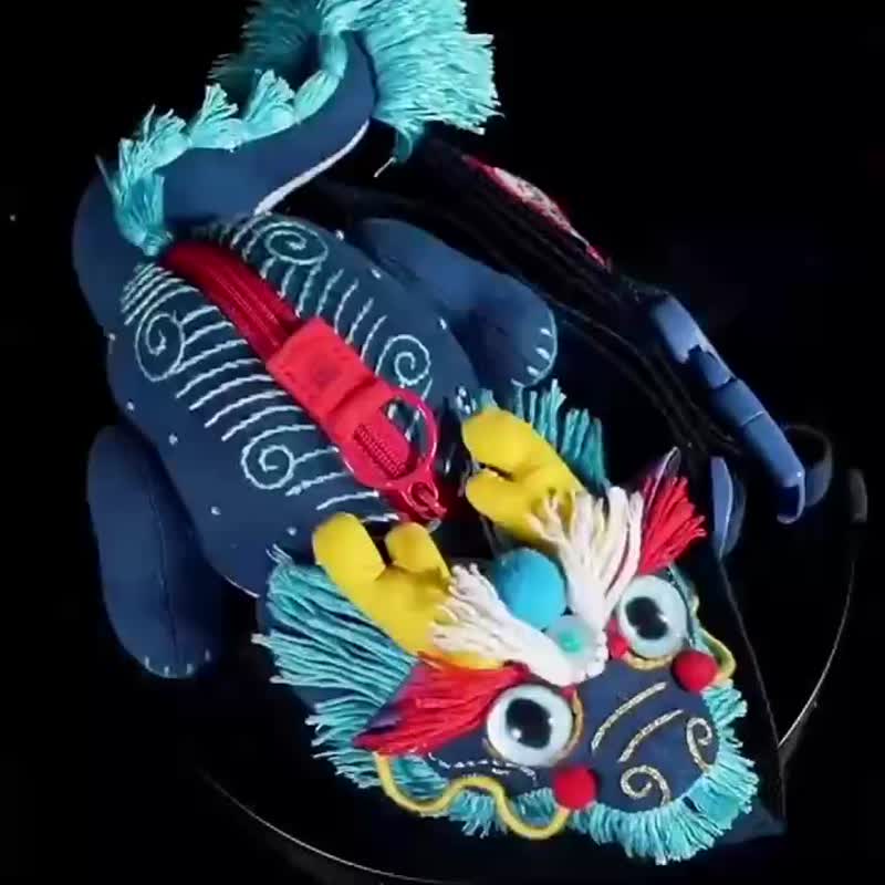手工刺繡diy資料包自繡口金包禮物趣味布藝斜跨包胸包龍 - 側背包/斜背包 - 棉．麻 
