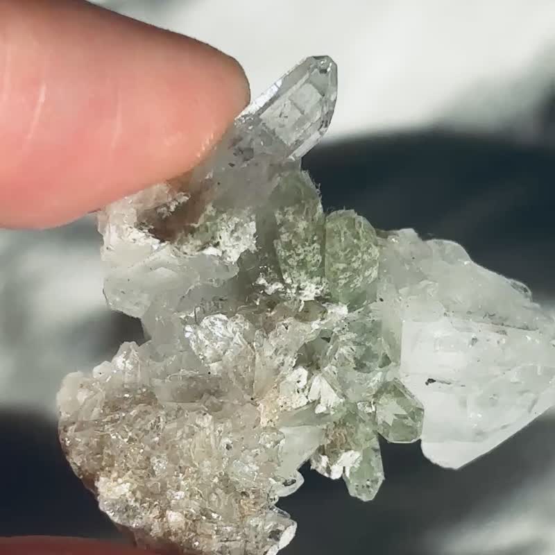 巴基斯坦 喜馬拉雅 綠幽靈 縫合水晶 綠幽靈共生 白水晶簇 閃亮 - 擺飾/家飾品 - 水晶 綠色