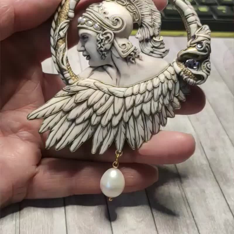 Art Nouveau Greek brooch,Greek pin,Large brooch, Antique pin of Alexander - 胸針 - 黏土 白色