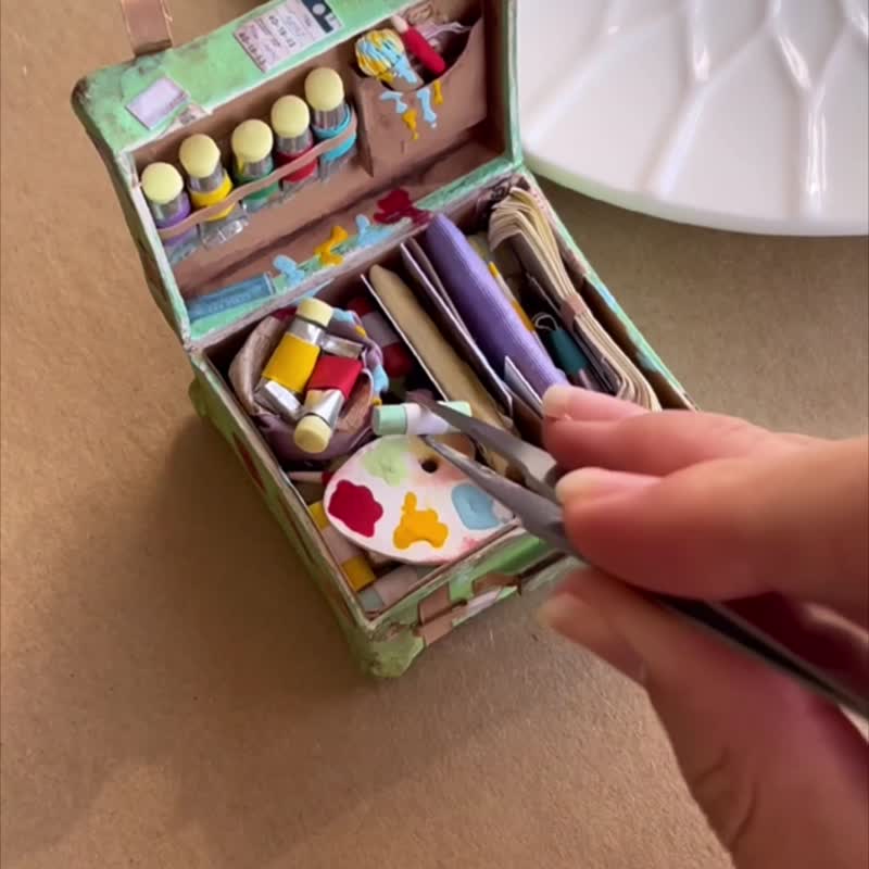 Miniature suitcase for the artist in 1:6 scale - 玩偶/公仔 - 其他材質 多色