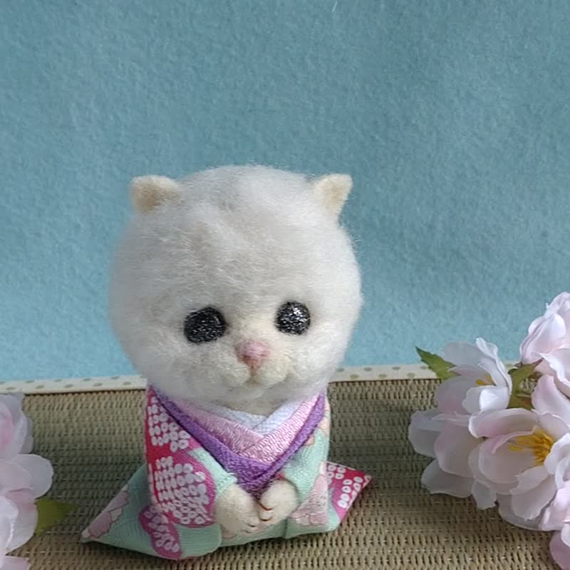 着物を着た猫　No.13　白　薄緑 - 置物 - ウール ホワイト