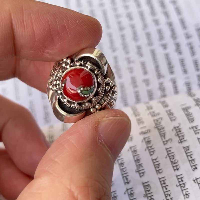 Natural red coral ring made in Nepal 925 sterling silver handmade - แหวนทั่วไป - หยก สีแดง