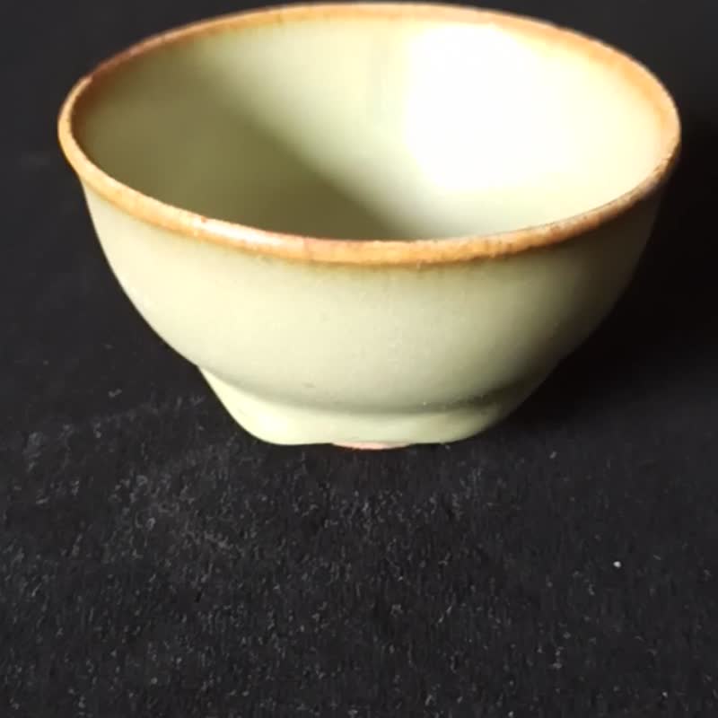 Celadon glaze teacup gas kiln restoration and firing hanging glaze is beautiful - ถ้วย - ดินเผา หลากหลายสี