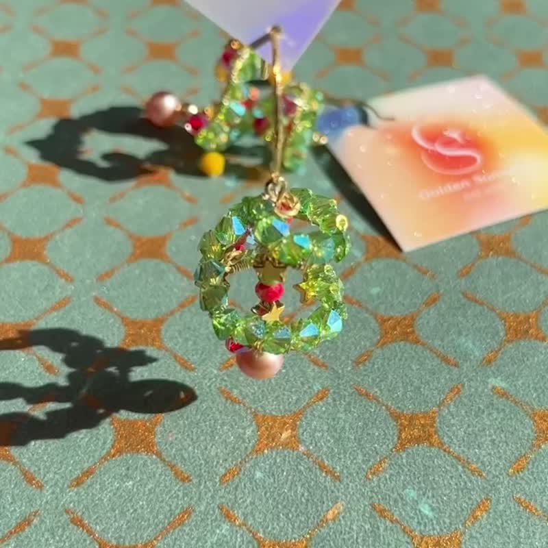 Sparkling Christmas tree earrings. Creative and beautiful earrings - ต่างหู - คริสตัล สีเขียว