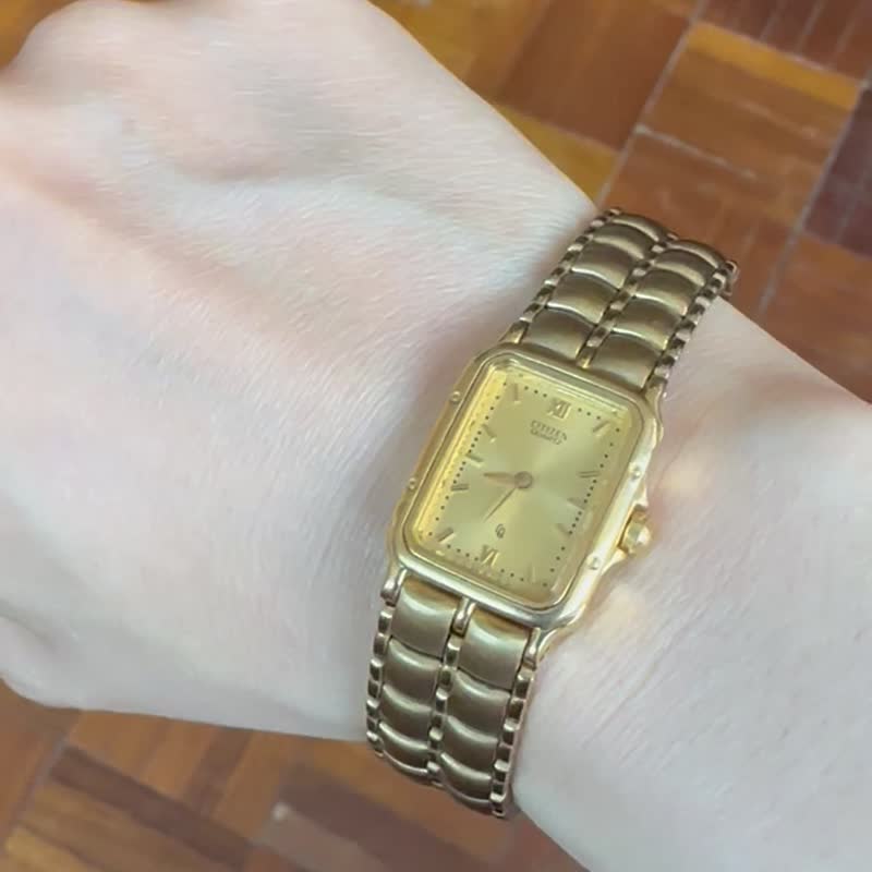 1990s Japanese CITIZENS quartz watch square - Women's Watches - Other Metals Gold