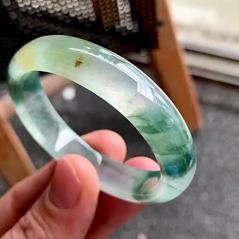 冰種翡翠天然翡翠玉鐲A玉手鐲 玉鈪 • 冰玻種熱帶雨林翡翠貴妃鐲 - 手鍊/手環 - 玉石 綠色