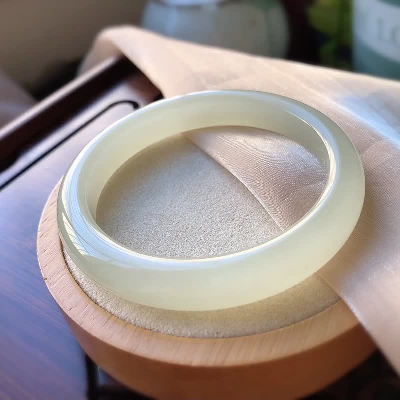 天然和田玉 高冰青白色美玉鐲   圈口55mm 料子冰潤細膩 - 手鍊/手環 - 玉石 