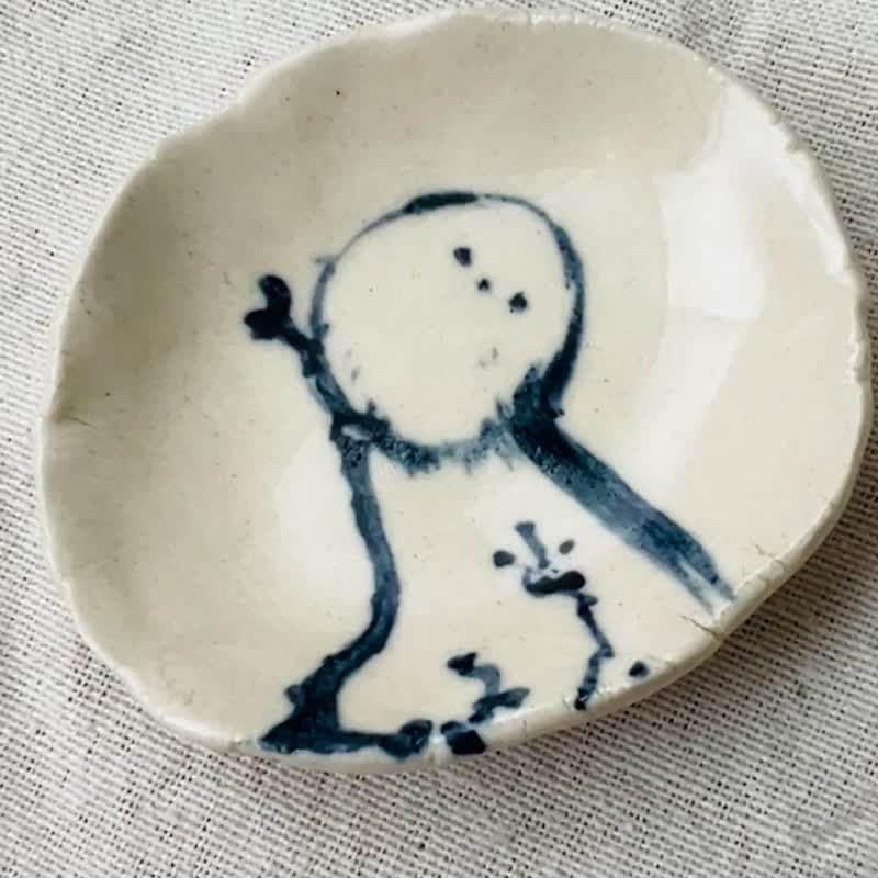 Small tit blue and white hand-painted pottery 7.2 x 6.3 x 1.6 cm - ตุ๊กตา - ดินเผา 