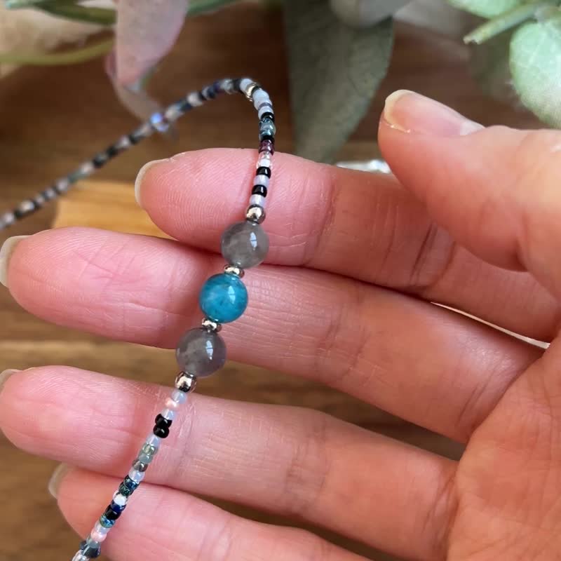 拉長石 藍磷灰  民族風 玻璃米珠x天然石 珠珠鎖骨鏈 - 項鍊 - 水晶 藍色