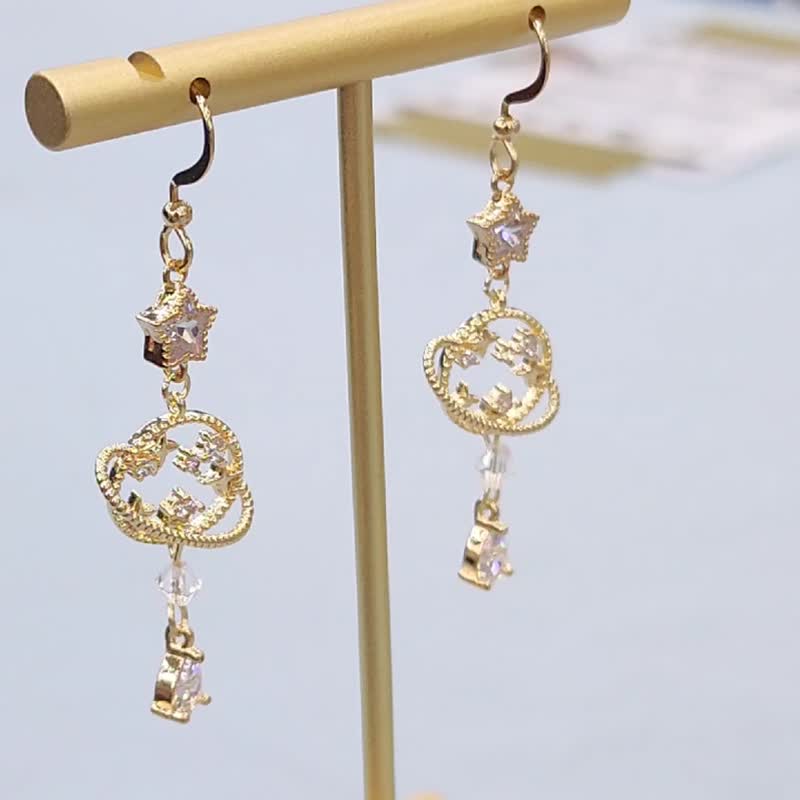 Carved blank diamond planet earrings stars and planets plated real gold Clip-On and earrings - ต่างหู - โลหะ สีทอง