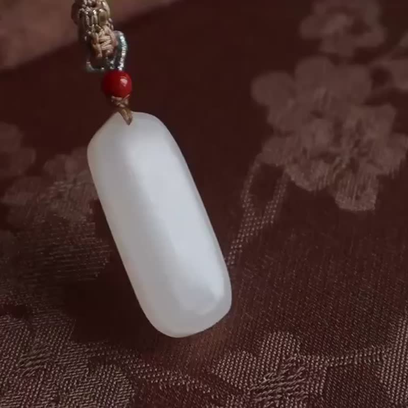 Natural Hetian jade mutton-fat jade pendant necklace, exquisitely carved jade, delicate and rounded - สร้อยคอ - หยก ขาว