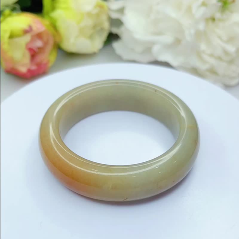 NO.80 稀有金玉滿堂綠底糖鐲佘太翠玉 50MM 圈口 俏色手鐲 平安鐲 - 手鍊/手環 - 玉石 多色