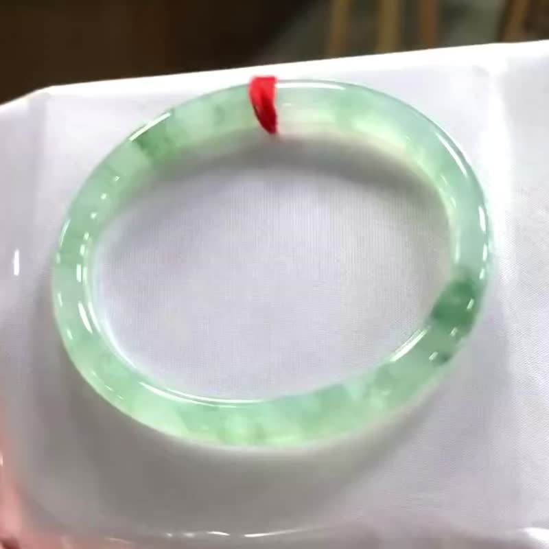 冰種翡翠天然翡翠玉鐲 A玉手鐲 玉鈪 • 冰種飄花翡翠貴妃鐲 - 手鍊/手環 - 玉石 綠色