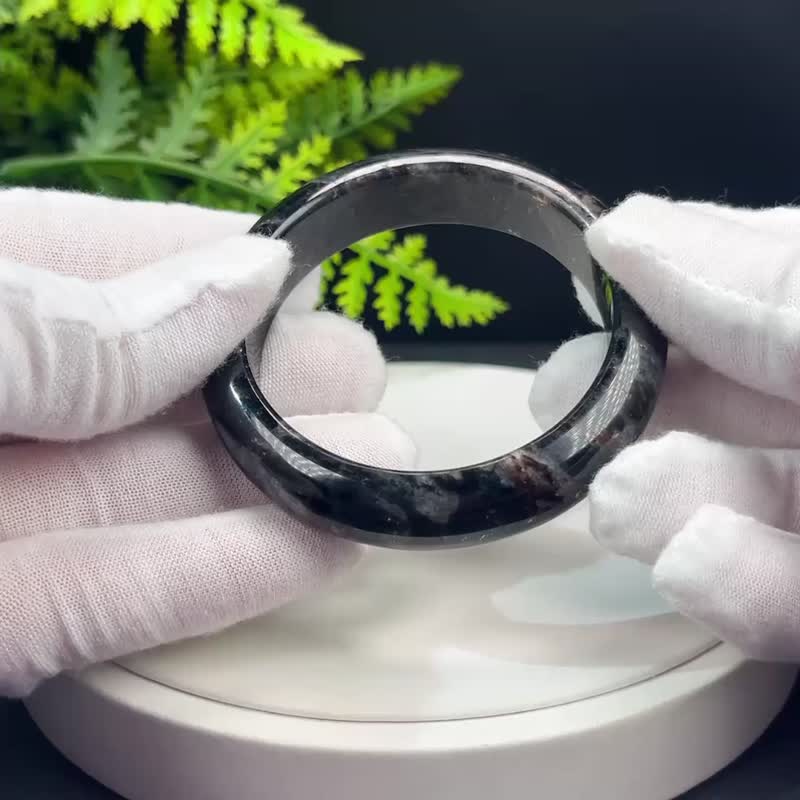 精品 石榴石藍閃石共生手鐲 53+MM 玉化爆晶煙花紋 穩定專註解壓 - 手鍊/手環 - 水晶 