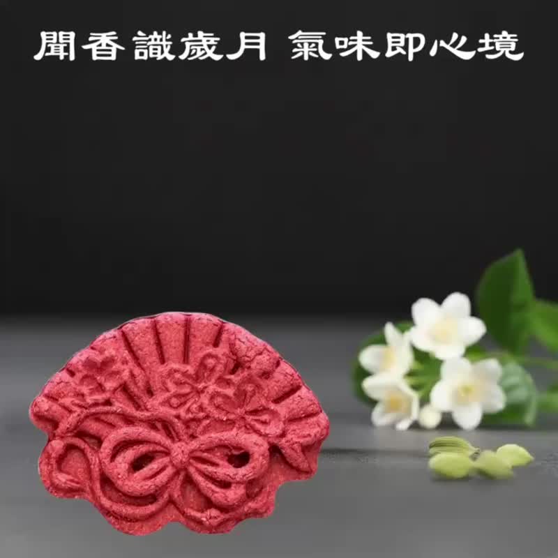 結綵蝴蝶 香牌 優雅扇形 天然草本製 免費精油加香 磁吸/車夾兩用 - 香氛/精油/擴香 - 木頭 白色